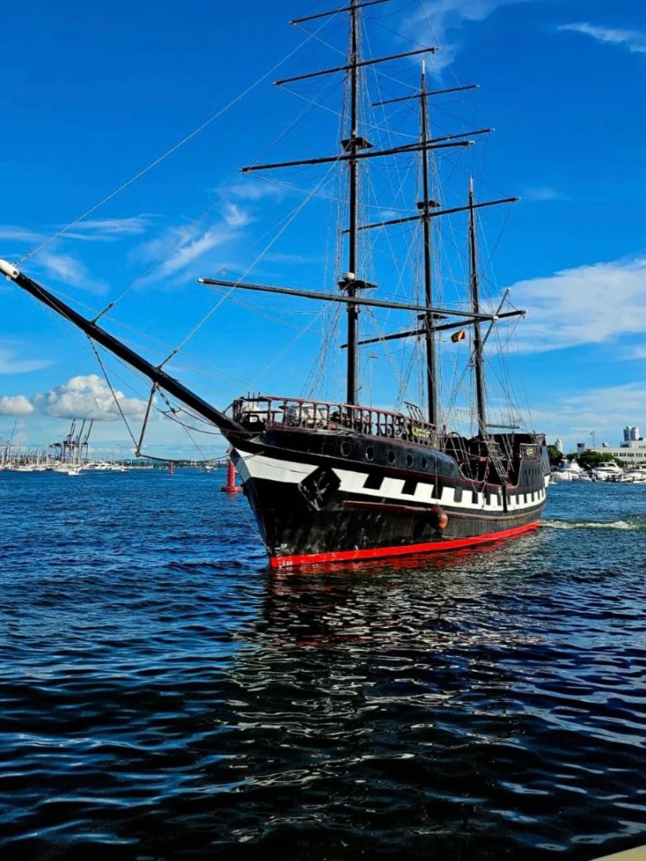 Barco Phantom Pirata - foto 2